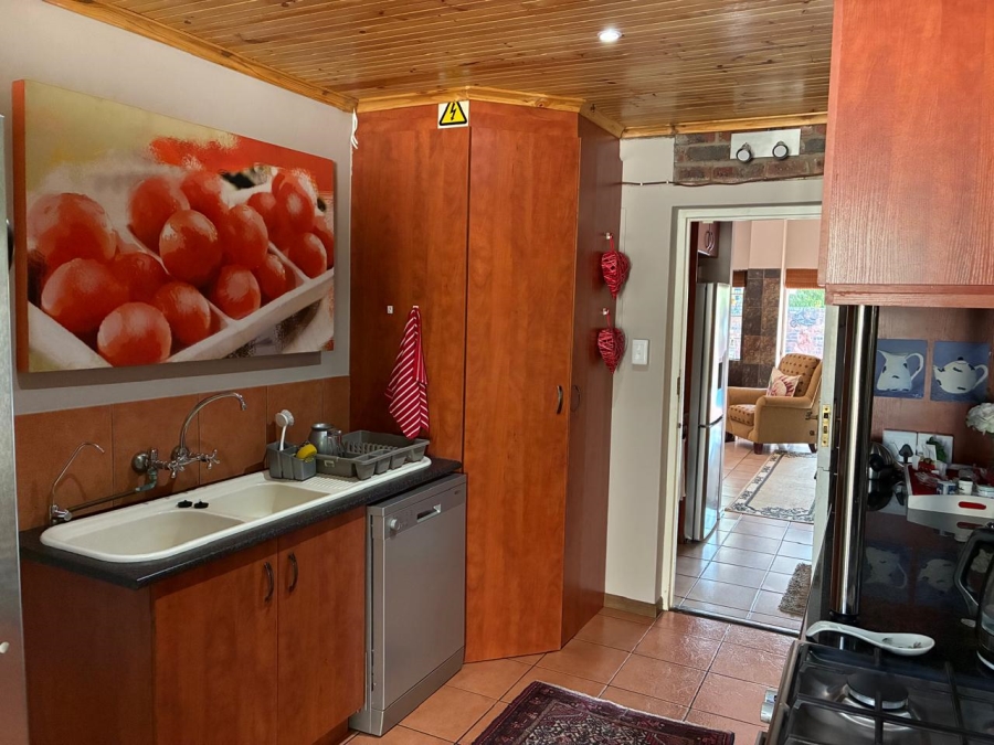 7 Bedroom Property for Sale in Heather Park Western Cape